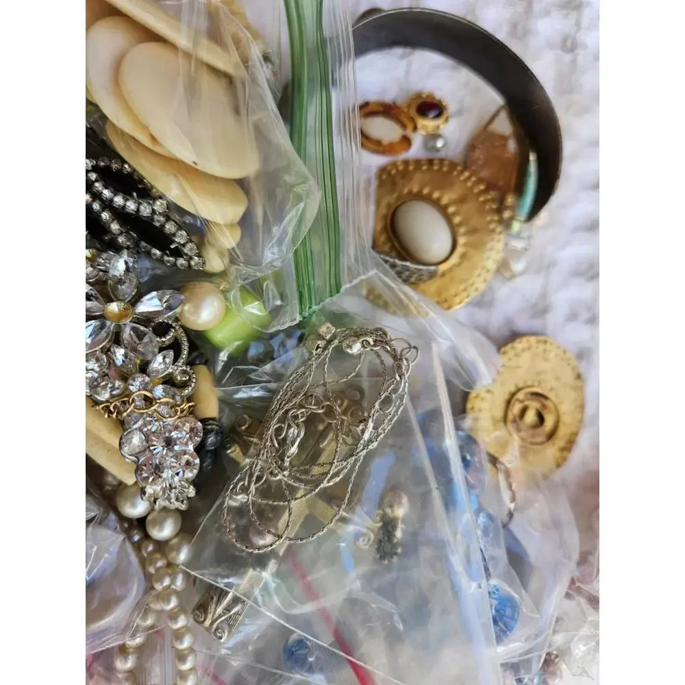 3.5 Lbs. Beads/Charms/Craft Junk Misc. Jewelry Making Lot Non-Wearable Pounds - Picture 5 of 11